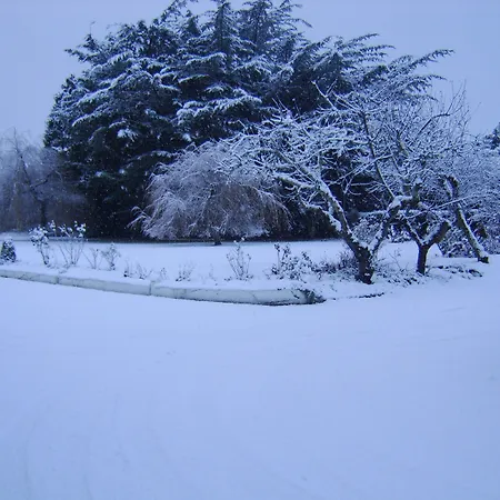 The Gardens Guest ベッド・アンド・ブレックファスト 3*